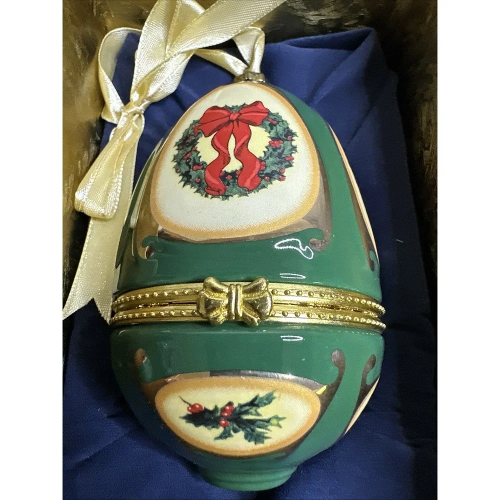 Valerie Hall Egg Mr Christmas Music Box Ornament‎ 2008